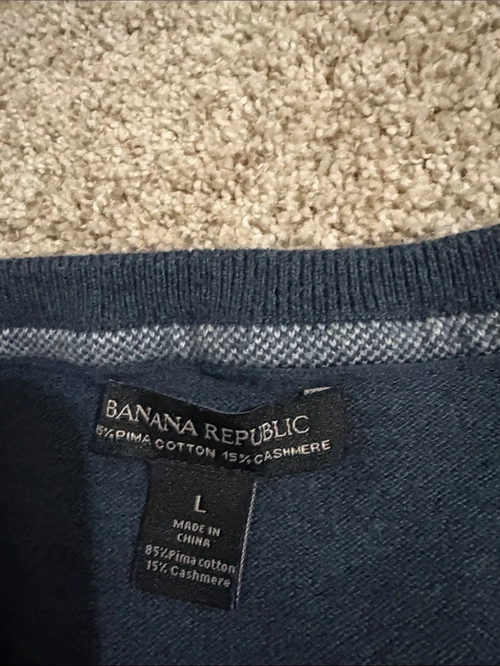 Banana Republic Men's V-Neck Sweater - Navy sz L cotton and cashmere